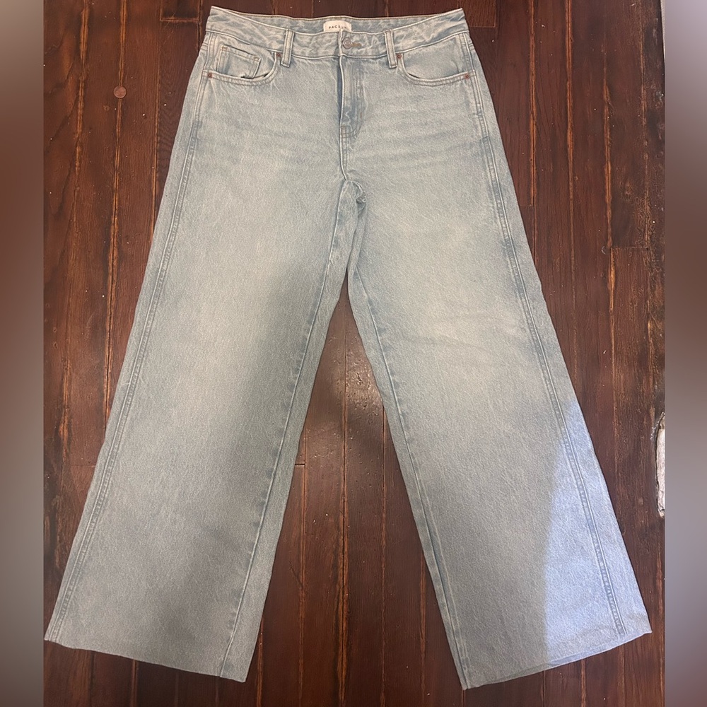 Light Wash mid rise wide Leg Women’s Jeans